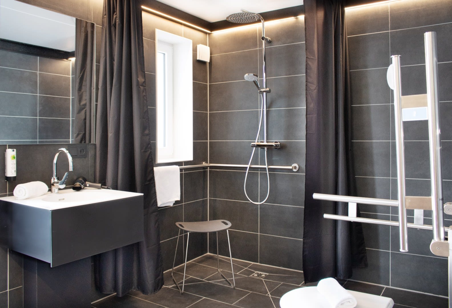 LE Hotel
